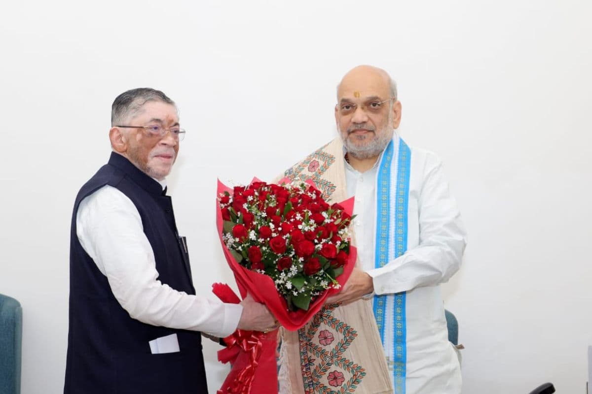 अमित शाह से नयी दिल्ली में मिले झारखंड के राज्यपाल संतोष कुमार गंगवार, भेंट की राजभवन पत्रिका