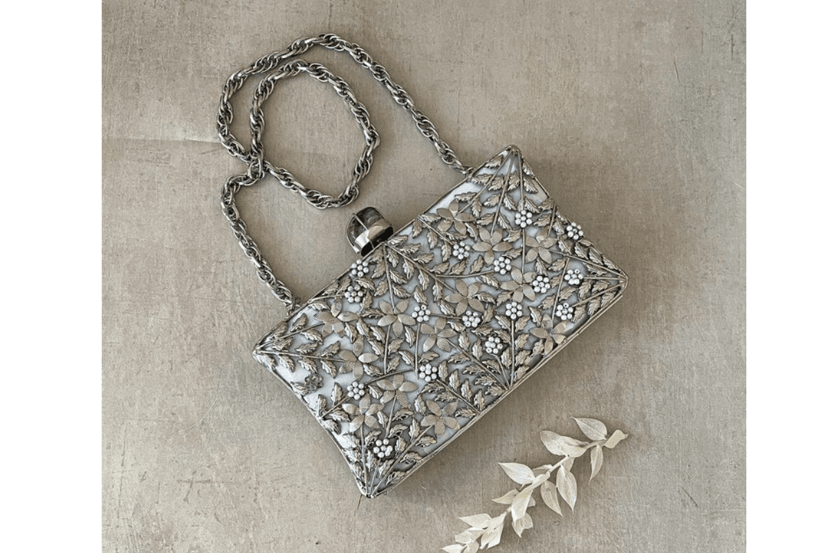10 Stylish Clutch Ideas For Wedding: आपके लुक को कंप्लीट बना देंगे ये स्टाइलिश क्लचेस 10 Stylish Clutch Ideas For Wedding: आपके लुक को कंप्लीट बना देंगे ये स्टाइलिश क्लचेस
