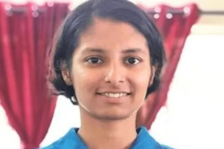 Success Story: शिक्षा से आसमान तक, बीटेक छात्रा बनी IAF की पहली जगुआर पायलट