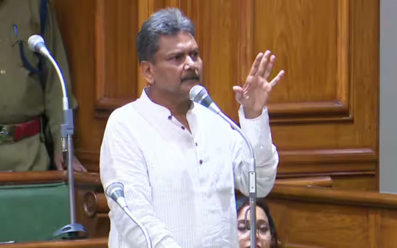 Bihar Teacher Transfer: 1.90 लाख शिक्षकों के ट्रांसफर पर शिक्षा मंत्री ने दिया जवाब, बताया कब तक मिलेगी पोस्टिंग