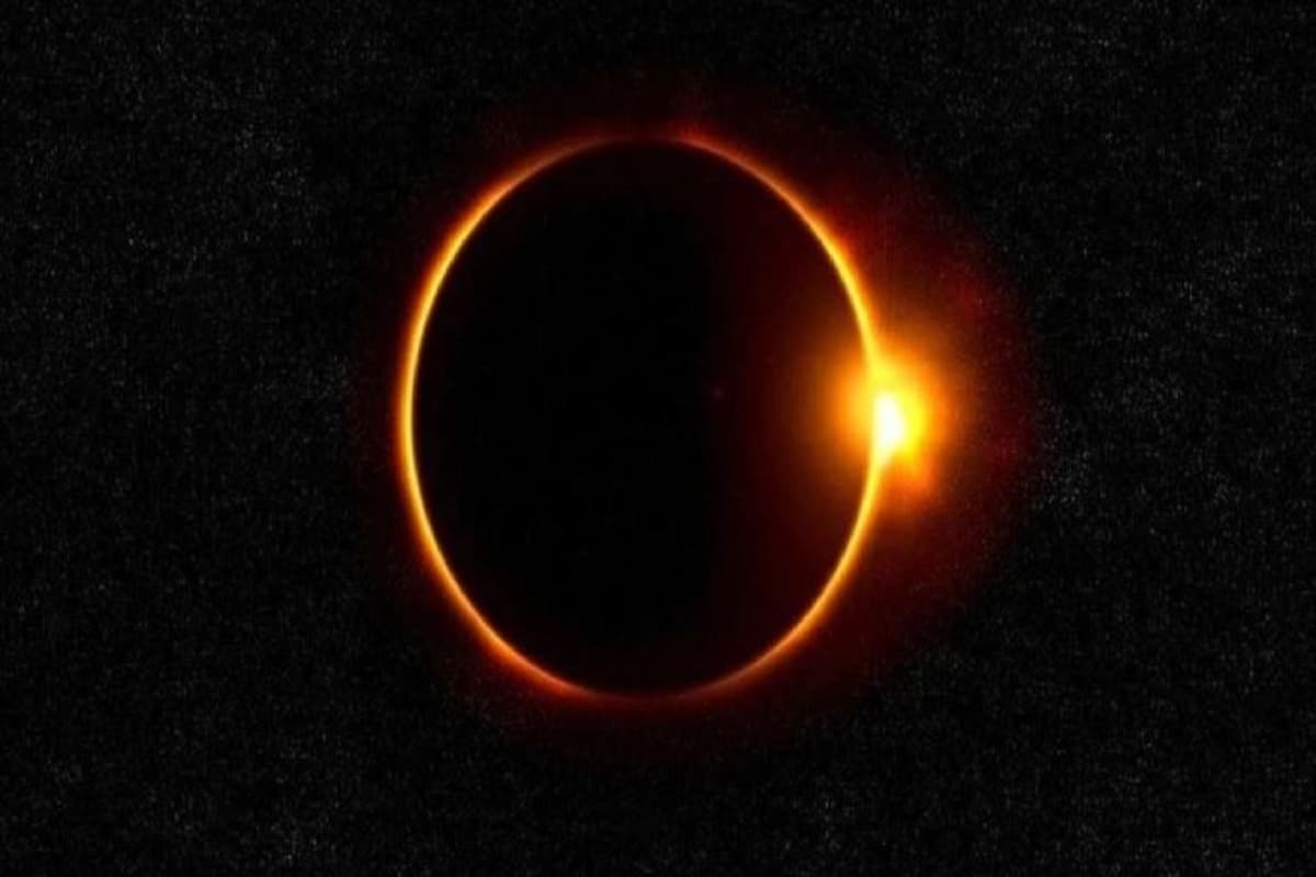 Surya Grahan 2025: थोड़ी देर में लगनेवाला है 4 घंटे का सूर्य ग्रहण, जान लें फोन और टैबलेट पर कहां देख सकते हैं आप
