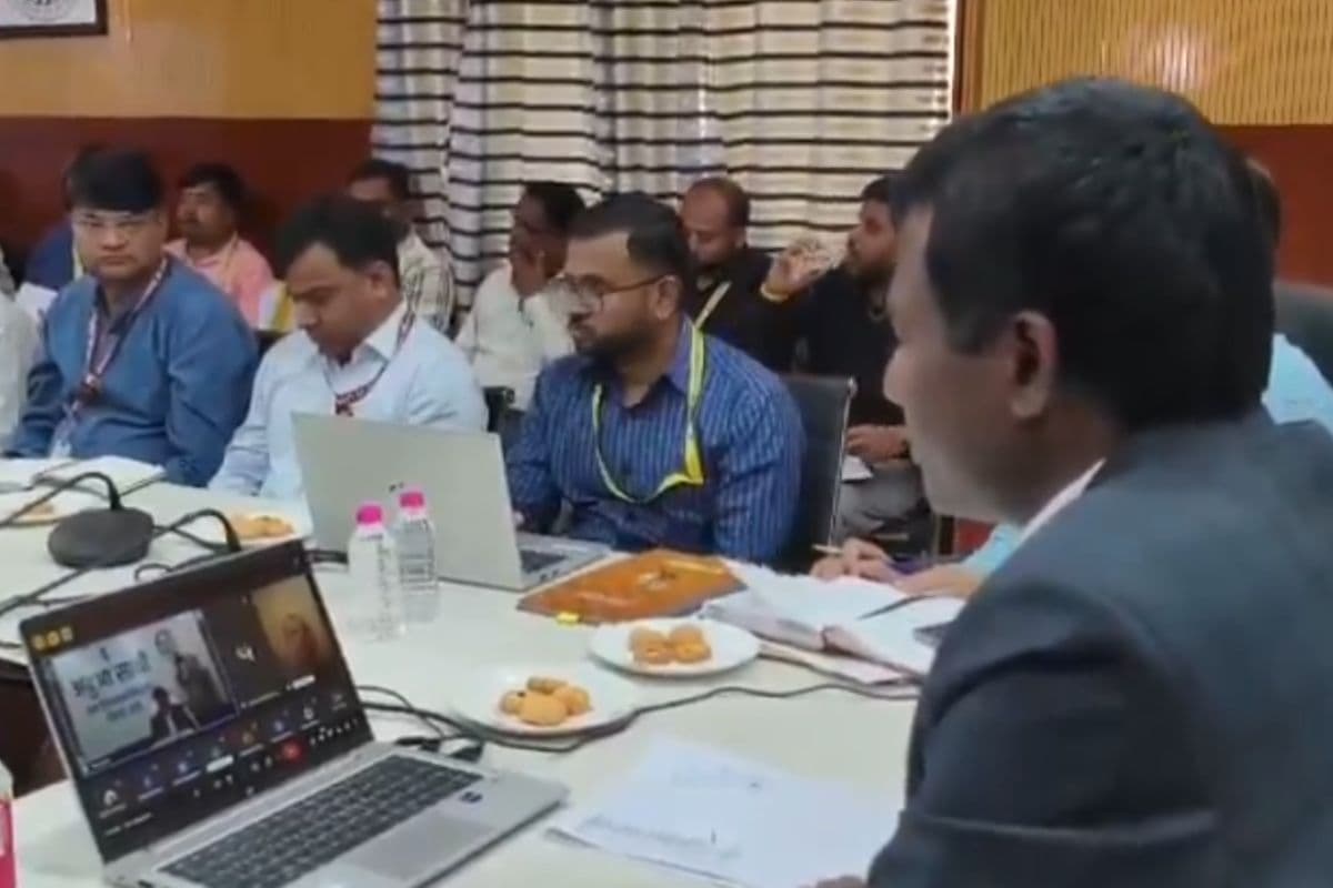 रांची में पहली बार टॉक टू डीसी कार्यक्रम का आयोजन, ग्रामीणों ने उपायुक्त से की अपनी-अपनी शिकायतें