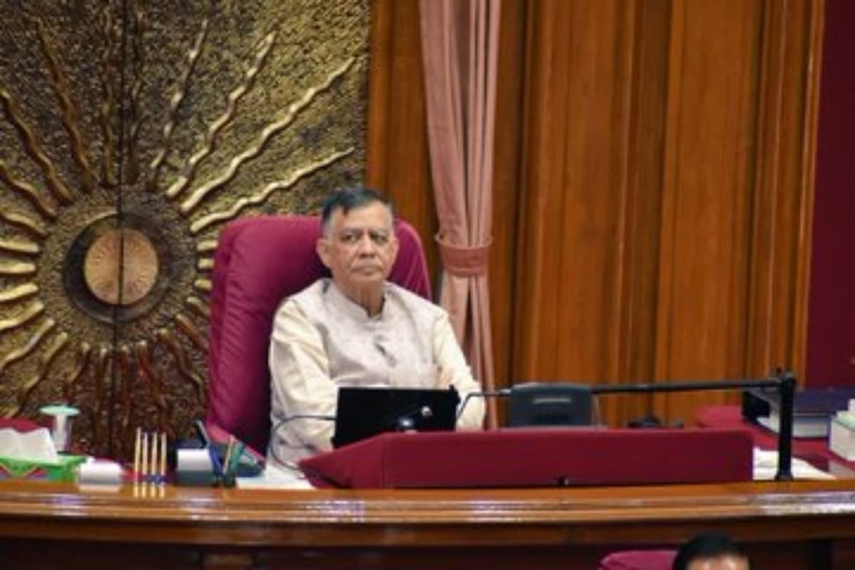 यूपी विधानसभा में किसने मारी पान की पिचकारी? Video देखकर भड़के स्पीकर