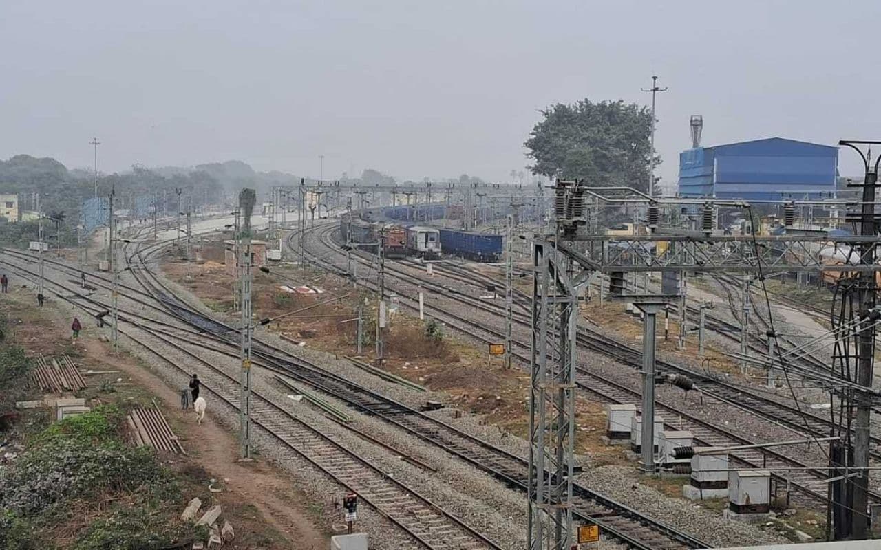 जमालपुर-किऊल रेलखंड से गुजरने वाली 11 ट्रेनें रद्द, मेगा ब्लॉक के कारण 3 ट्रेन डायवर्ट, देखें लिस्ट