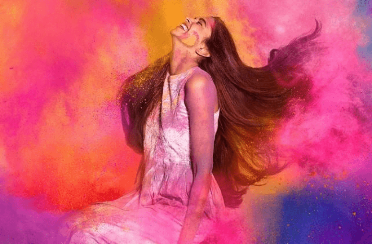 Holi Hair Care: रंगों से खेलने के बाद ऐसे करें बालों की सफाई, नहीं होंगे बाल रूखे और बेजान
