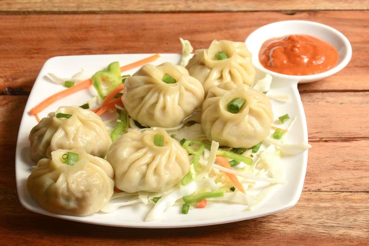 Veg Momos: मोमोज लवर्स के लिए परफेक्ट रेसिपी,हर कौर में खुशबू और स्वाद