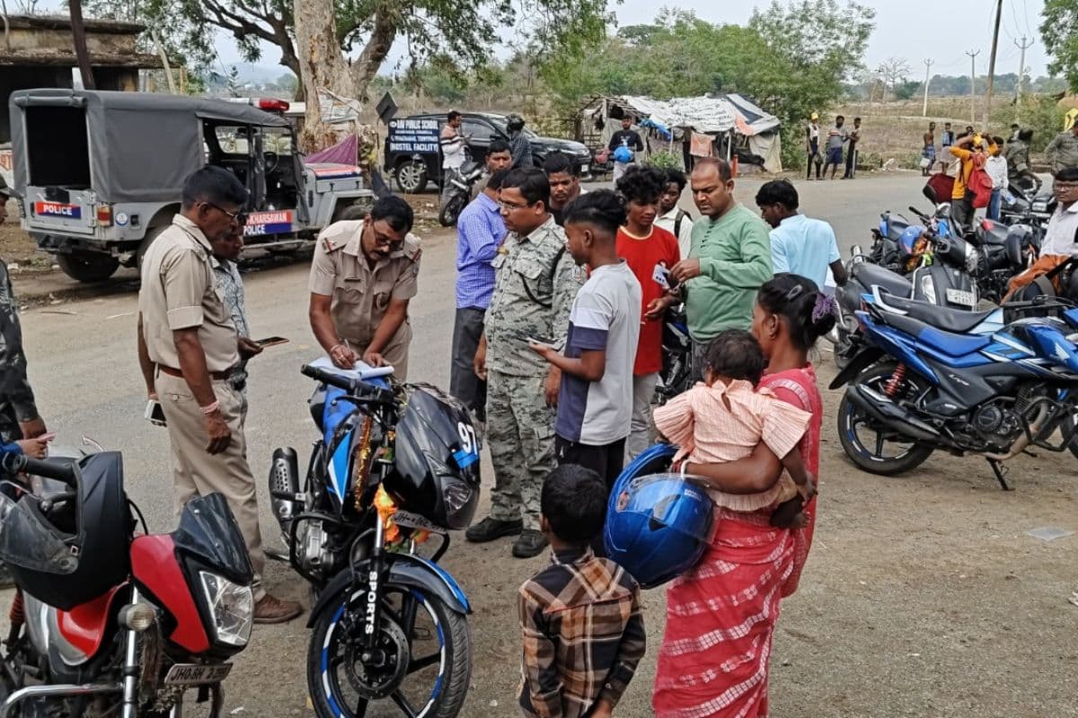 खरसावां पुलिस ने चलाया वाहन जांच अभियान, दो घंटे में वसूले 30 हजार फाइन