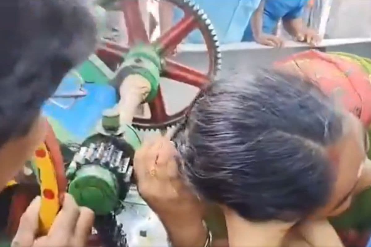 Video Viral: गन्ना जूस निकालने वाली मशीन में फंस गए महिला के बाल, काटनी पड़ी बिजली, वायरल हो रहा वीडियो