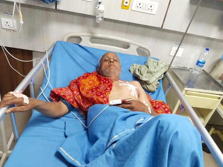 Bihar News: सहरसा के स्कूल में घुसकर युवक ने हेडमास्टर को चाकू मारा, बचाने आए शिक्षक भी हुए जख्मी