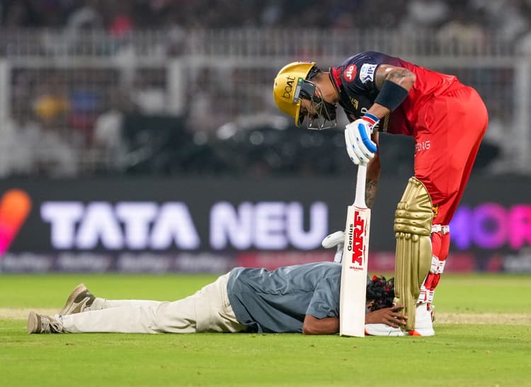 मैदान पर घुसा फैन और सीधा कोहली के पैर पर गिरा, फिर विराट ने जो किया लगने लगे नारे, Video