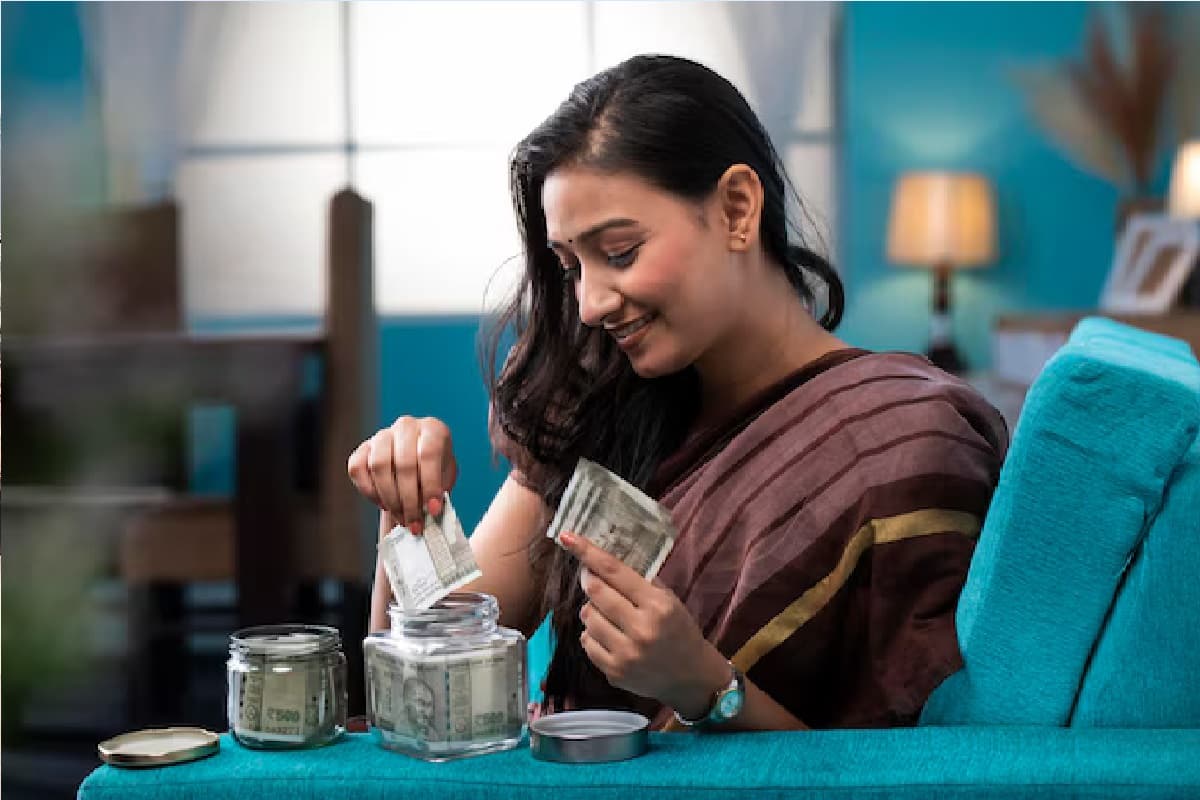 Women Loan: महिलाओं ने लोन लेने और चुकाने में पुरुषों को पछाड़ा, चौंकाने वाली रिपोर्ट आई सामने