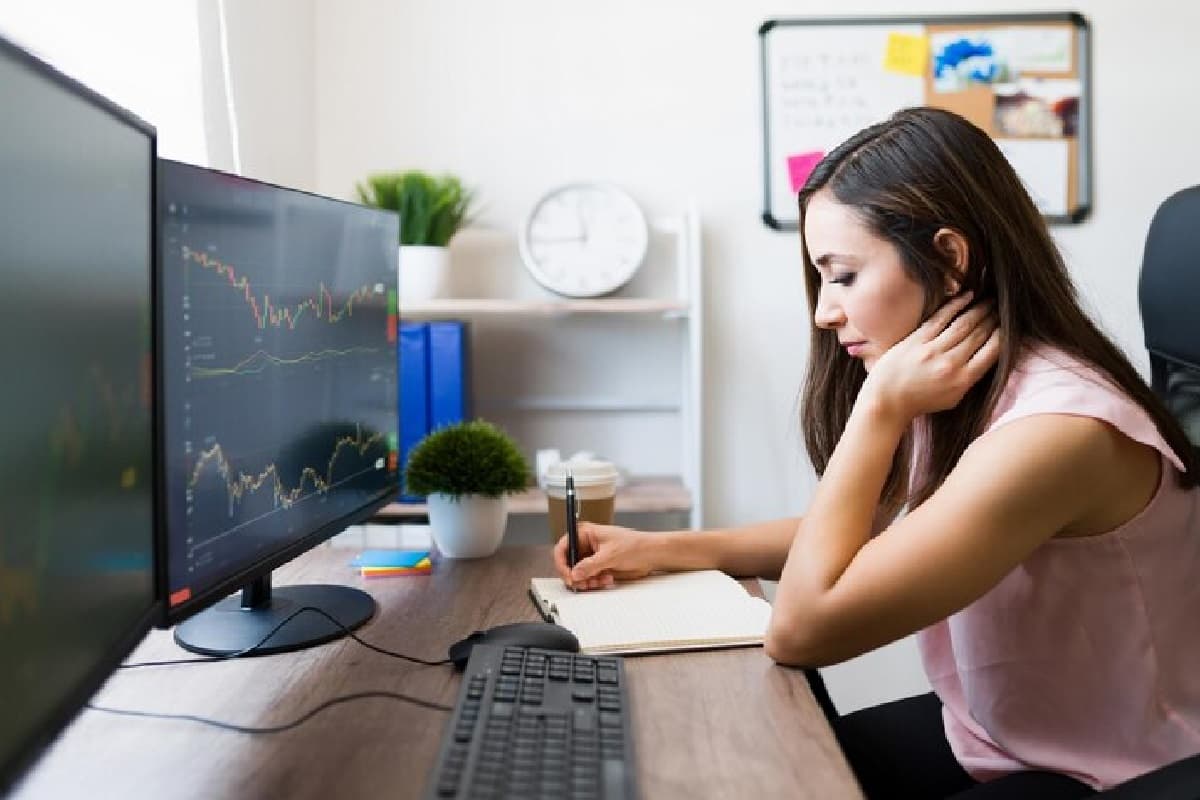 शेयर बाजार में आधी आबादी का बज रहा डंका, पुरुषों से अधिक कमा रही हैं मुनाफा