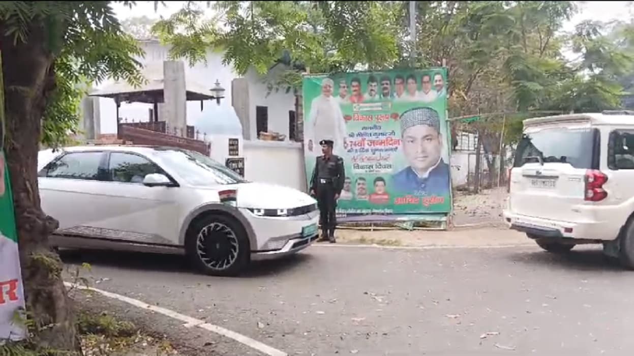 Video News: होली खत्म होते ही इन नेताओं के घर पहुंचे सीएम नीतीश कुमार, बिहार में सियासी हलचल तेज