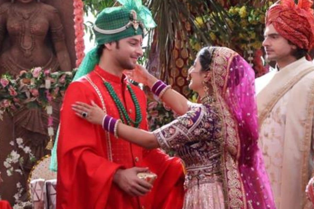 Anupama Spoiler: माही का षड्यंत्र- मोटी बा की चाल हुई फेल, प्रेम और राही की शादी की पहली तसवीर आई सामने