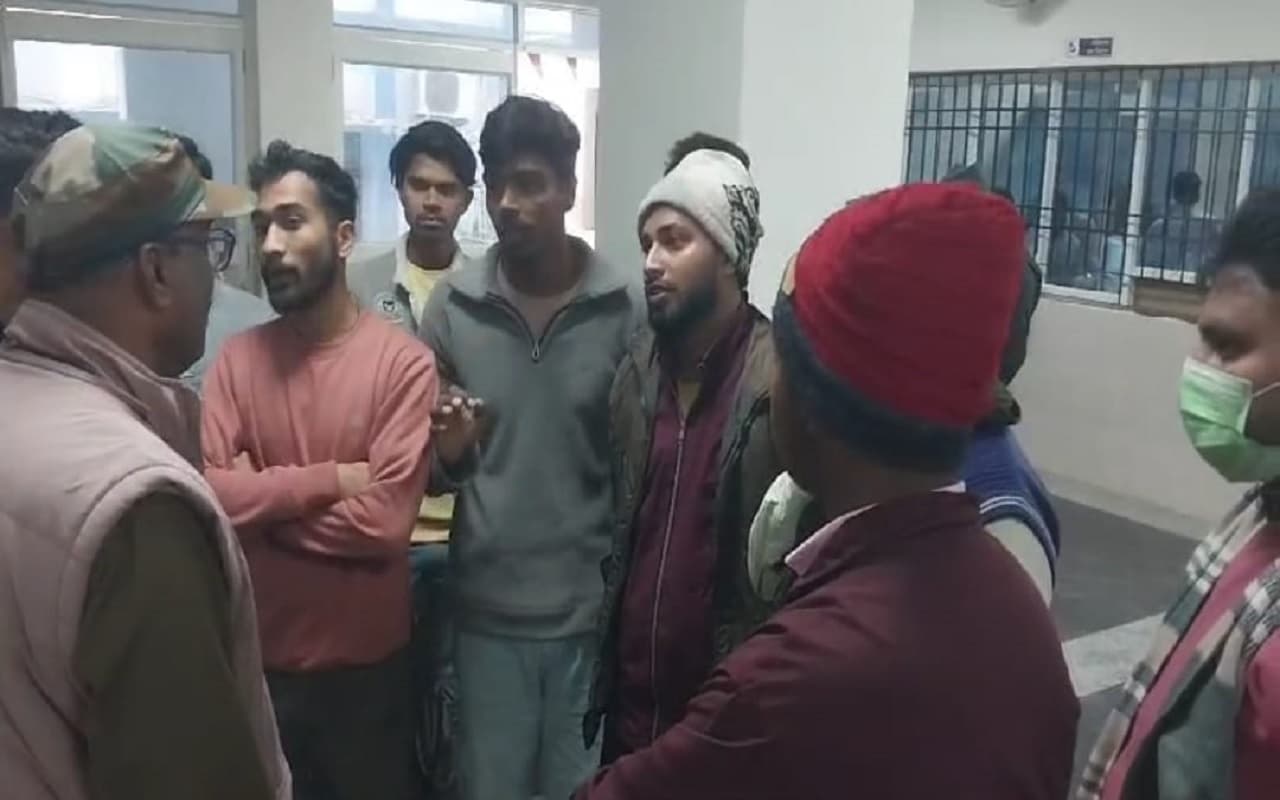 बिहार के सिवान में नाबालिग लड़की से डांस कराने पर जेल गए आर्केस्ट्रा संचालक की मौत, अस्पताल में हंगामा