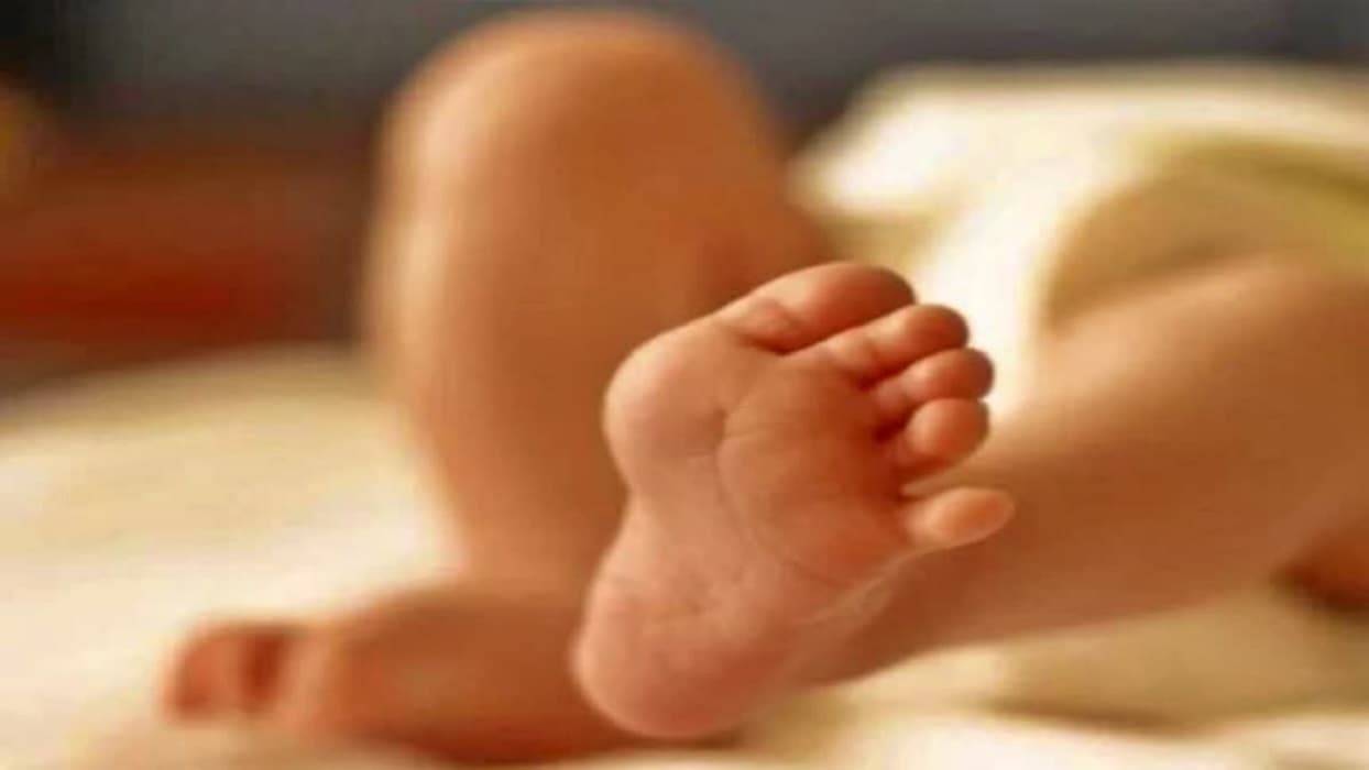 Bihar Doctor : बिहार में जिंदा बच्चे को डॉक्टर ने बताया मृत, दे दिया डेथ सर्टिफिकेट