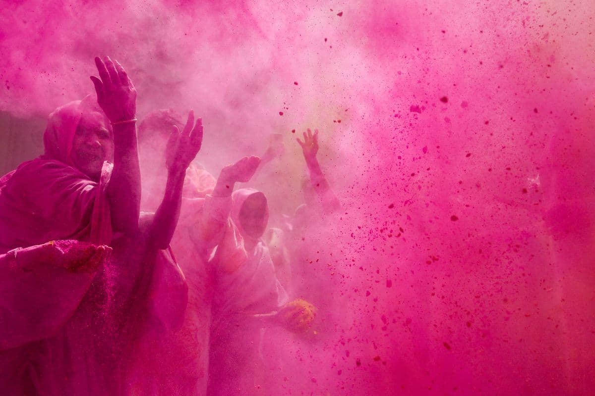 Holi 2025: ‘होली के रोमांटिक गीतों से नाराज हो जाते हैं देवता’, उत्तराखंड के 125 से अधिक गांवों में होली पर बैन?