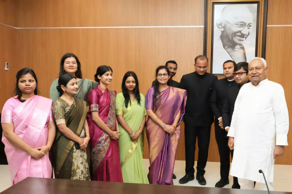 कौन हैं बिहार की ये 6 महिला IAS अधिकारी? जिनकी काबिलियत को CM नीतीश ने भी खूब सराहा