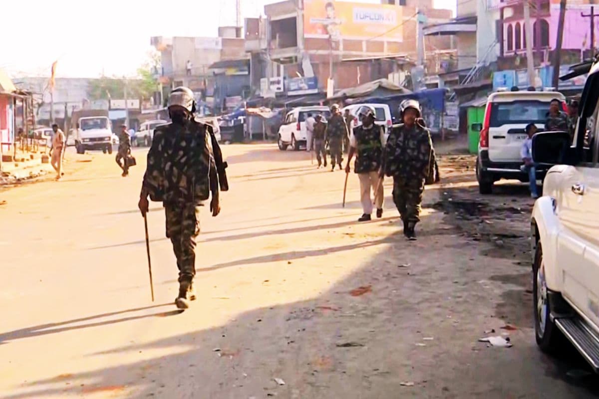 गिरिडीह में दो समुदायों के बीच झड़प, पथराव और आगजनी मामले में 22 गिरफ्तार