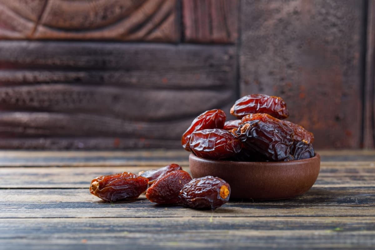 Benefits Of Dates: शरीर को स्वस्थ रखने का सीक्रेट छिपा है इस सुपरफूड में, नाम ही नहीं बल्कि इसके काम भी सुपरफूड वाले हैं
