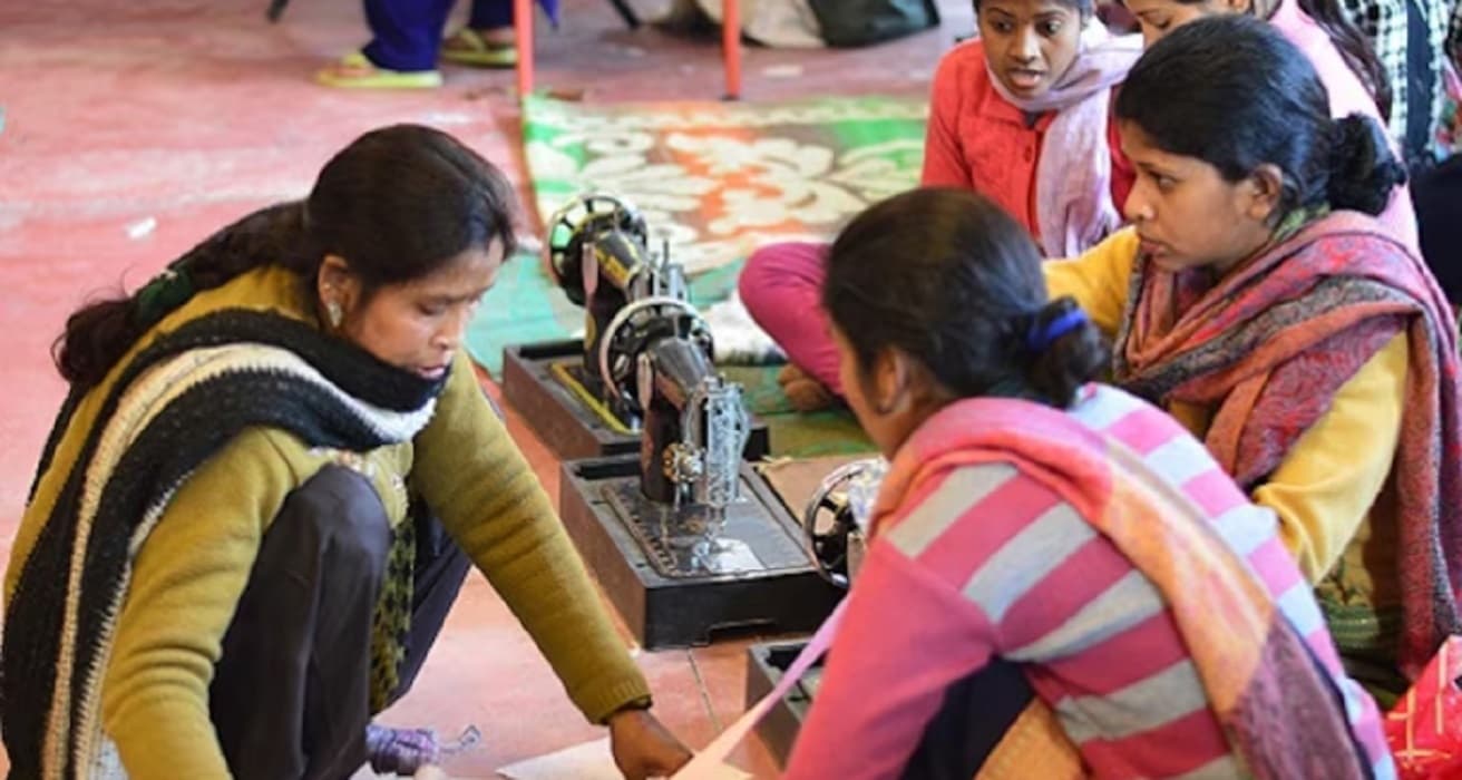 Bihar Economic Survey: बिहार में कामकाजी महिला शक्ति 50 प्रतिशत के पार, पुरुष भागीदारी दर भी बढ़ी