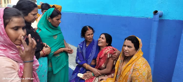 पॉलिटेक्निक कॉलेज की छात्रा ने फंदे से लटकर दे दी जान