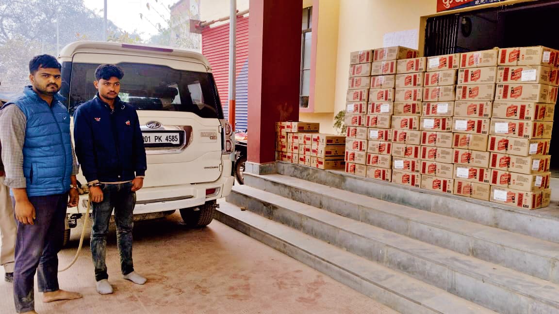 Gopalganj News  : यूपी से मोतिहारी ले जायी जा रही 70 कार्टन शराब के साथ यूपी के दो तस्कर गिरफ्तार