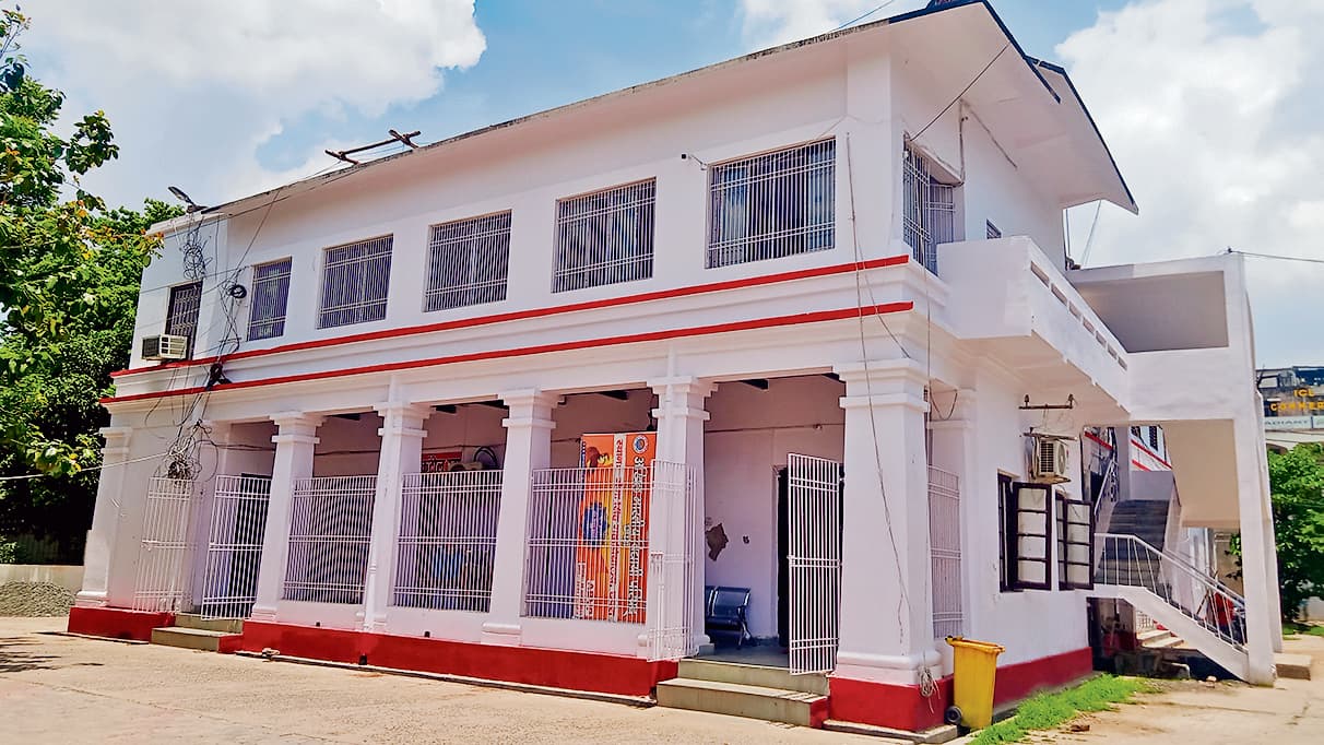 saran news. लीकेज पाइपों से घरों में पहुंच रहा है नाले का पानी, लोग परेशान