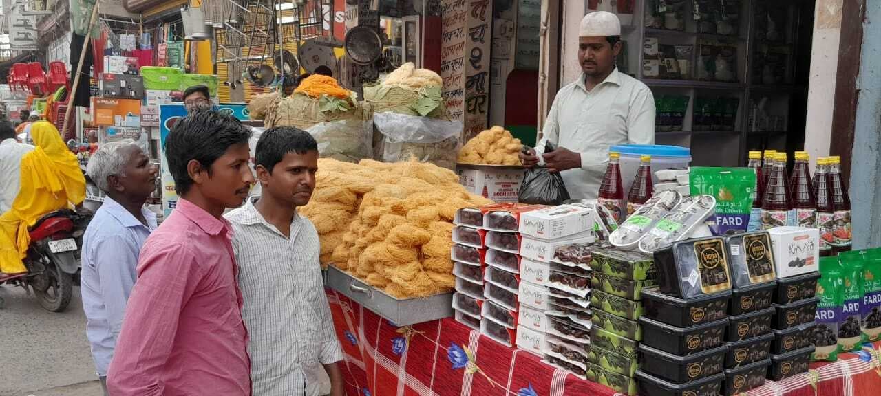 Madhubani News : रमजान के लिए ड्राई फ्रूट्स व सेवाइयों से पटा बाजार