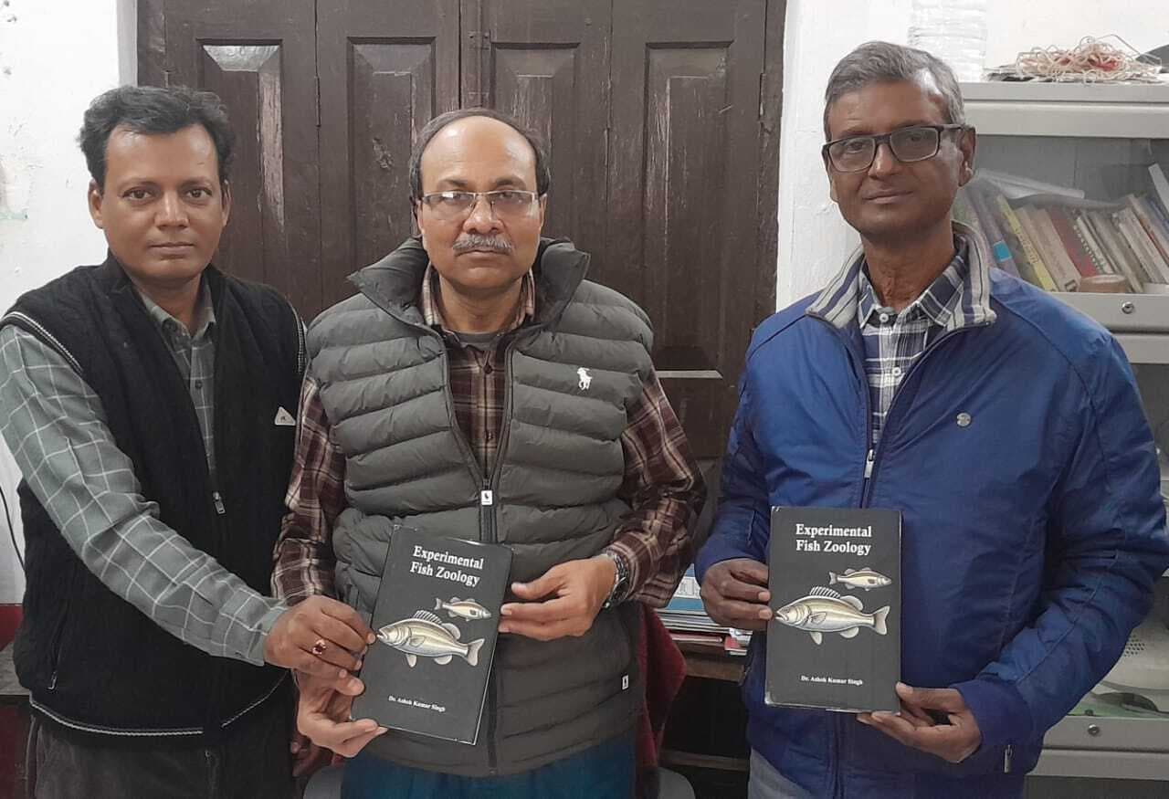 Madhubani News : एक्सपेरिमेंटल फिस जूलॉजी पुस्तक हुआ का विमोचन