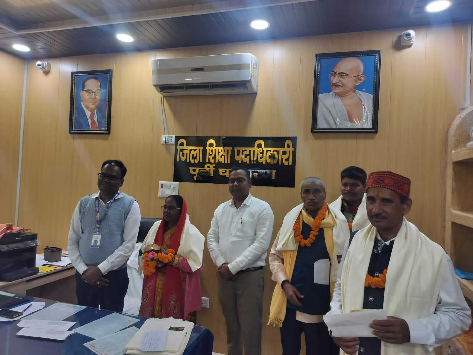 डीइओ ने सेवानिवृत्ति के दिन पांच को दिया सेवांत लाभ का स्वीकृति पत्र