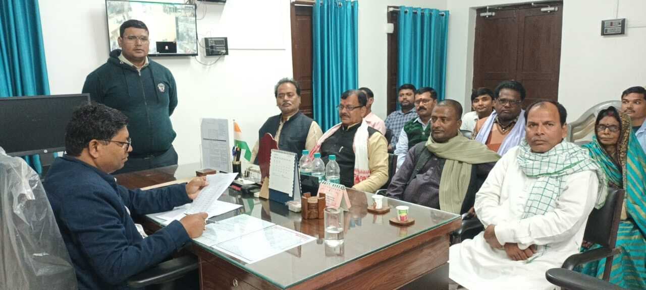 Madhubani News : न्याय मित्र की बहाली के लिए नियोजन समिति ने की बैठक