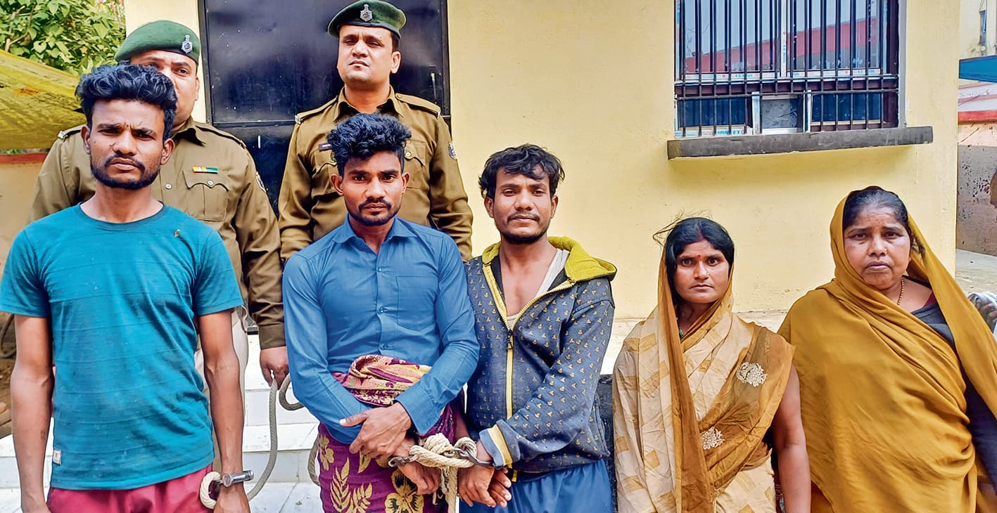 saran news. शराब धंधेबाज को पुलिस से छुड़ा ले जाने के आरोप में चार गिरफ्तार