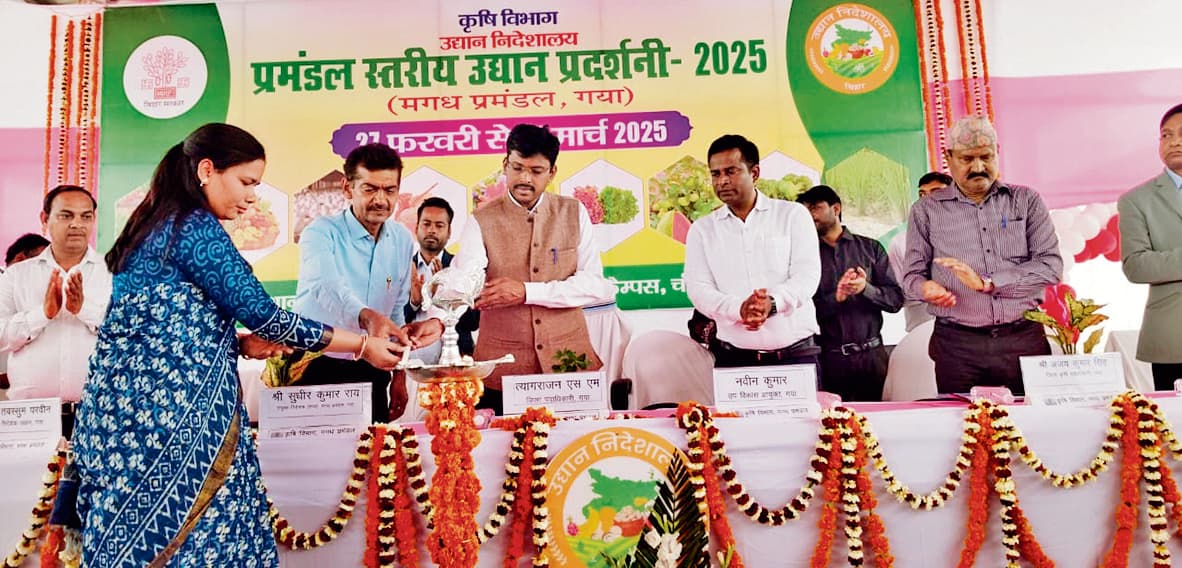 Gaya News : आठ किलो का आलू और पांच किलो का पत्तागोभी रहे आकर्षण का केंद्र