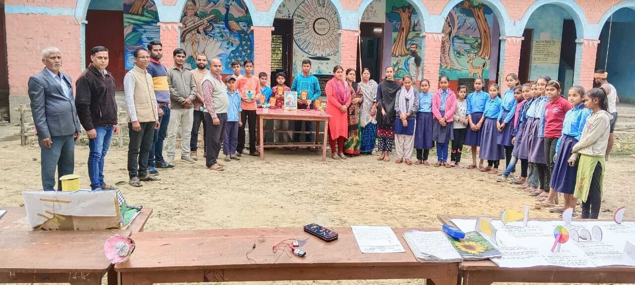 Madhubani News : विज्ञान दिवस पर छात्रों ने लगायी प्रदर्शनी