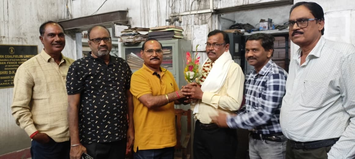 इसीएल में सेवानिवृत्त कर्मी को दी गयी विदाई