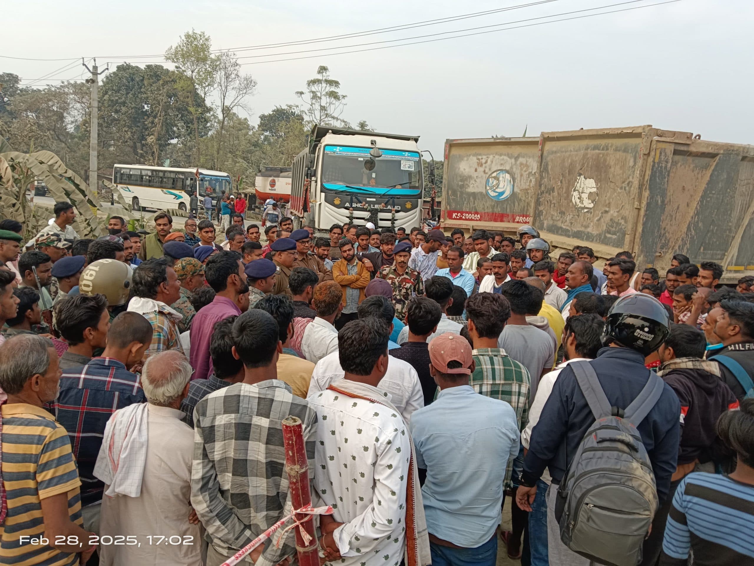 कल्याणपुर के वासुदेवपुर में हाइवा से कुचल कर युवक की मौत