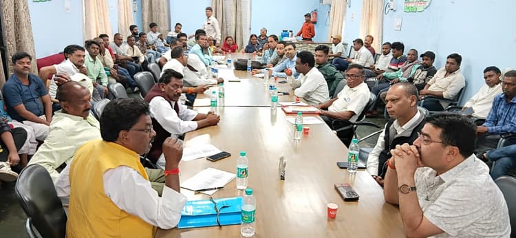 Bokaro News : प्रबंधन से वार्ता, तीन मार्च से प्रस्तावित आंदोलन स्थगित