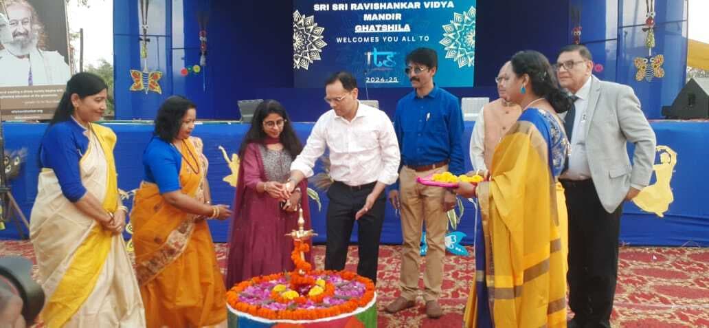 East Singhbhum News : बच्चों को शिक्षा के साथ संस्कार भी दे स्कूल : डॉ कुलकर्णी