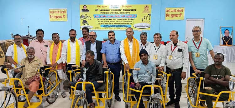 Bokaro News : शिविर में दिव्यांगों के बीच उपकरण का वितरण