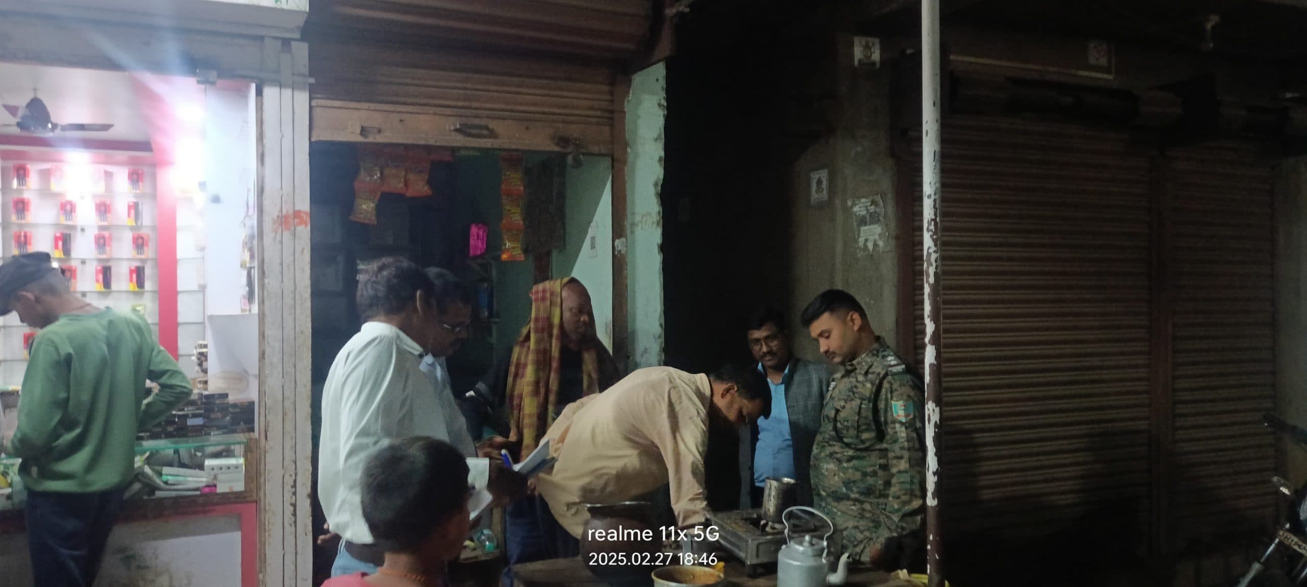 Giridih News : बीडीओ ने दुकानों में चलाया जांच अभियान