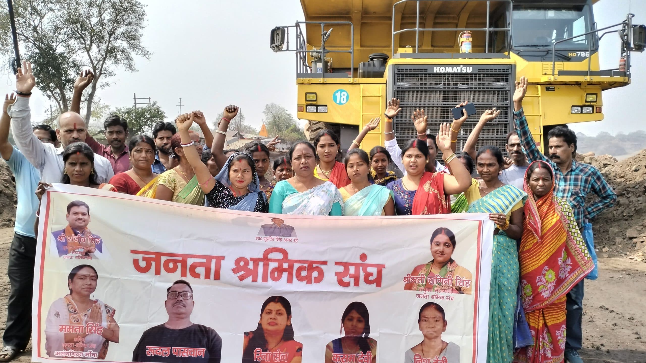 Dhanbad News: पानी समेत अन्य मांगों को ले सुदामडीह में बेमियादी धरना शुरू