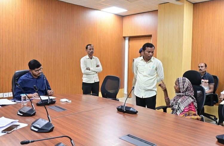 Dhanbad News : 1982 में पिता की मृत्यु हो गयी, आज तक बीसीसीएल ने सेवानिवृत्ति का लाभ नहीं दिया