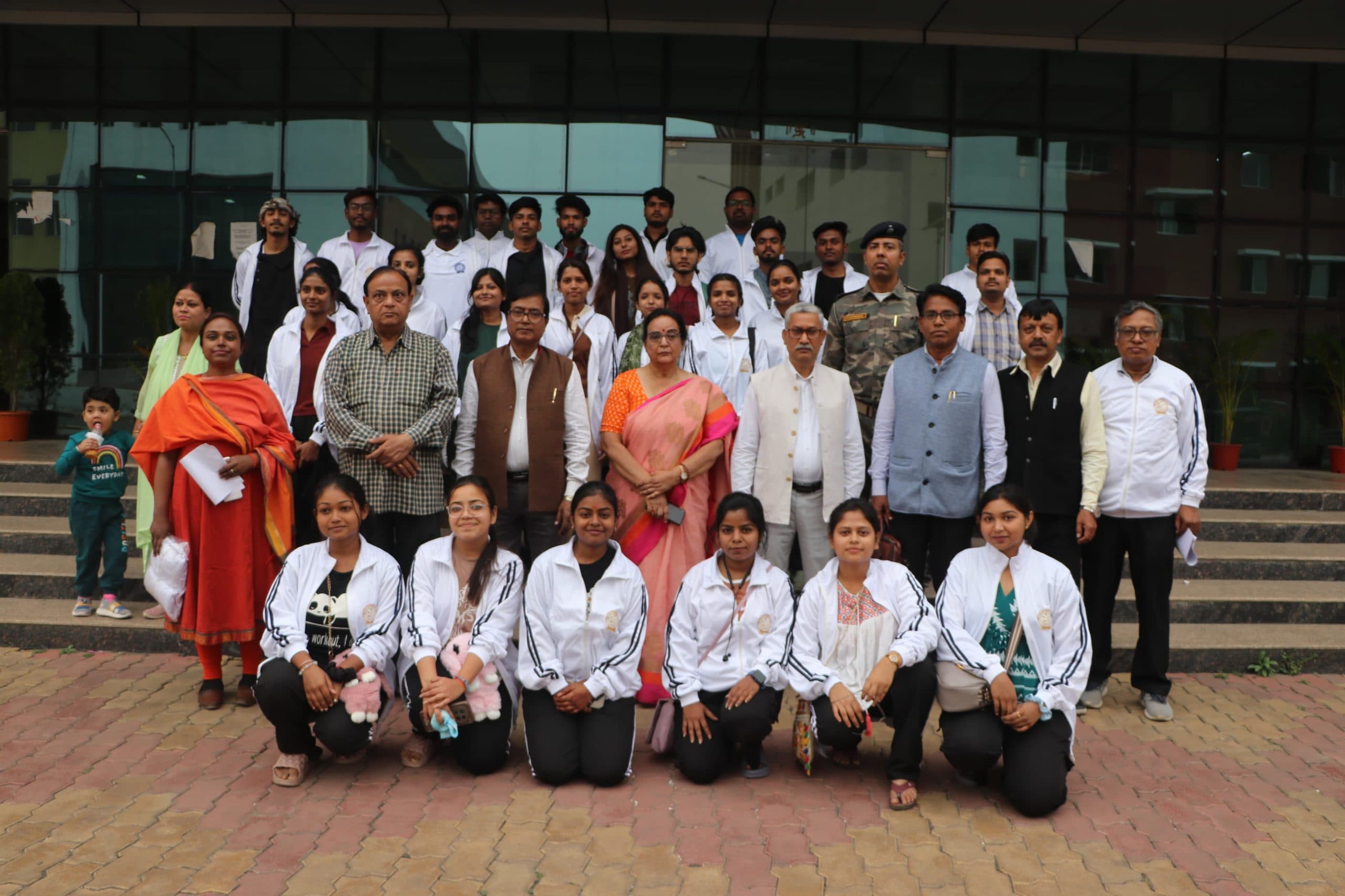 Dhanbad News : कम लागत वाले उपकरणों से सभी के लिए सुलभ बनाया जा सकता है विज्ञान