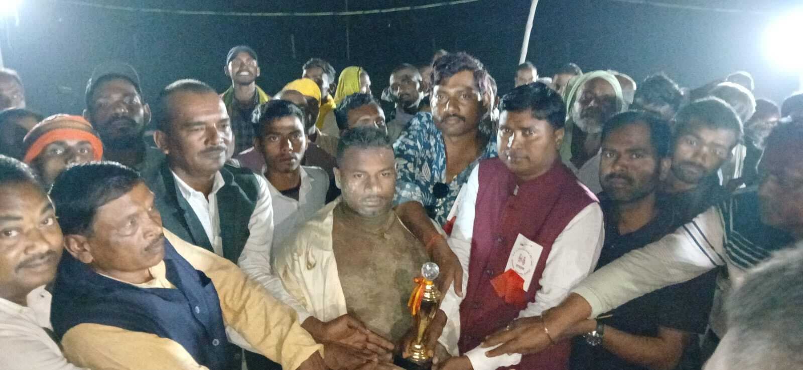 Bhagalpur news: श्रीमतपुर में दंगल : जम्मू कश्मीर के राकेश का शील्ड पर कब्जा