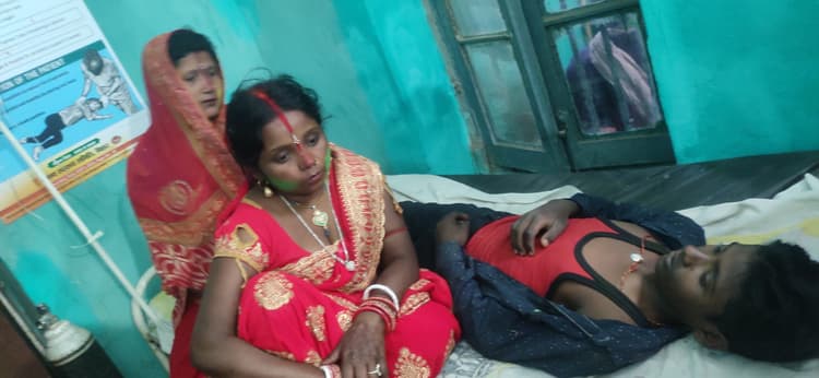 मूर्ति विसर्जन के दौरान डीजे पलटने से आधा दर्जन बच्चे घायल, दो रेफर