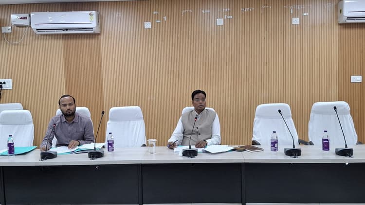 जिला स्तरीय खनन टास्क फोर्स की बैठक सम्पन्न, डीएम ने राजस्व वसूली में सुधार के दिए निर्देश