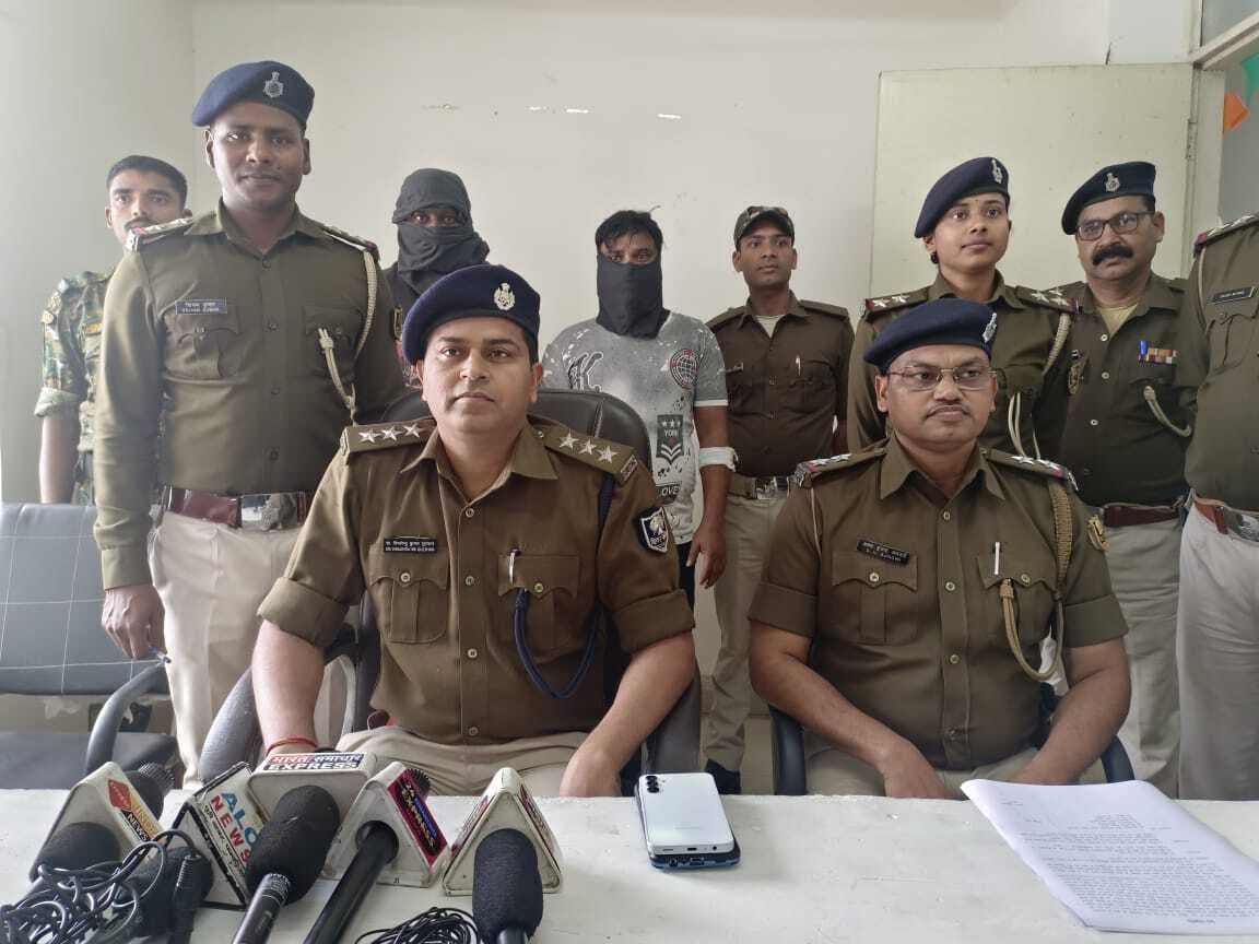 कसबा में महिला से चेन छीनते दो अपराधी धराये, जमकर धुनाई