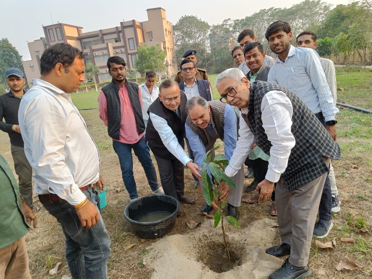 सीएम के जन्मदिन पर पूर्णिया विवि में हुआ पौधारोपण