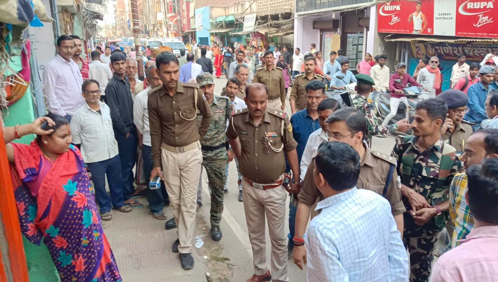एसडीओ, एसडीपीओ, नप ईओ ने पुलिस बल के साथ हटाया अतिक्रमण